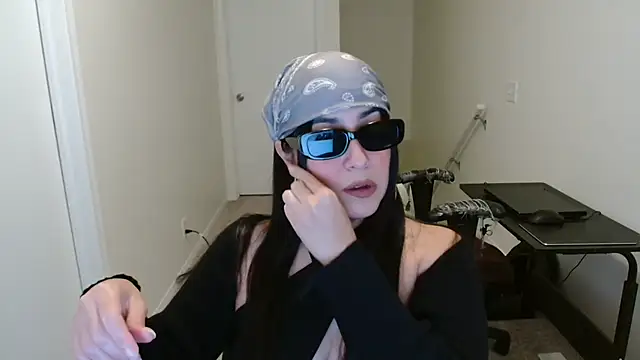 Sassy Latina online show from 10.16.25