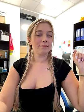 CherryAuroraa online show from 12.04.24