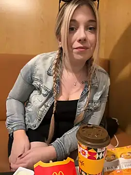 CherryAuroraa online show from 01.01.25