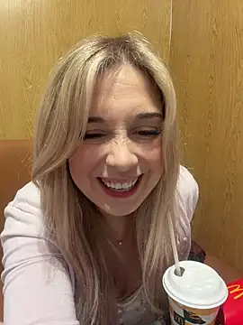 CherryAuroraa online show from 04.05.26