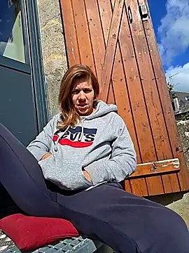 Snapshot of Lina_lou4 chatting on 10.05.25 Lina lou4 online show from 10.05.25