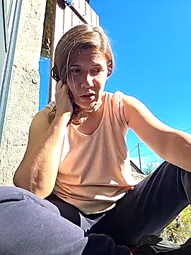 Snapshot of Lina_lou4 chatting on 10.10.25 Lina lou4 online show from 10.10.25