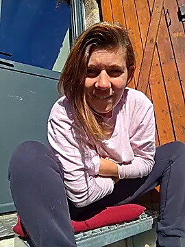 Snapshot of Lina_lou4 chatting on 10.18.25 Lina lou4 online show from 10.18.25