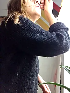 Snapshot of Lina_lou4 chatting on 10.25.25 Lina lou4 online show from 10.25.25