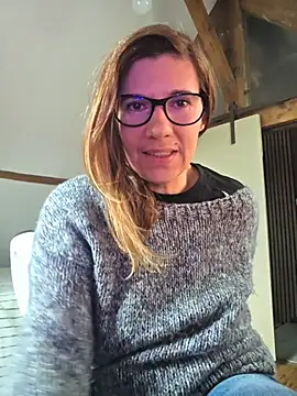 Snapshot of Lina_lou4 chatting on 11.21.25 Lina lou4 online show from 11.21.25