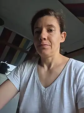 Snapshot of Lina_lou4 chatting on 05.27.26 Lina lou4 online show from 05.27.26