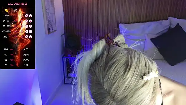 Snapshot of AmelieAxie chatting on 01.09.25 AmelieAxie online show from 01.09.25