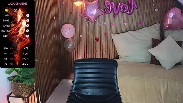 Snapshot of AmelieAxie chatting on 02.15.25 AmelieAxie online show from 02.15.25