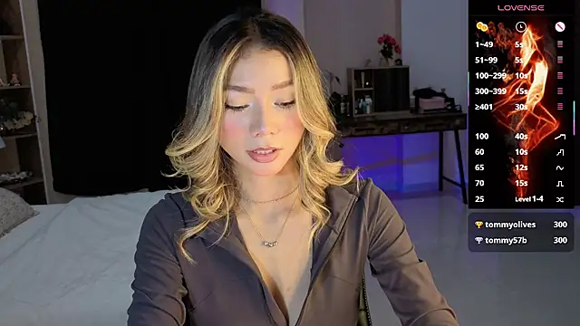 Snapshot of AmelieAxie chatting on 09.09.25 AmelieAxie online show from 09.09.25