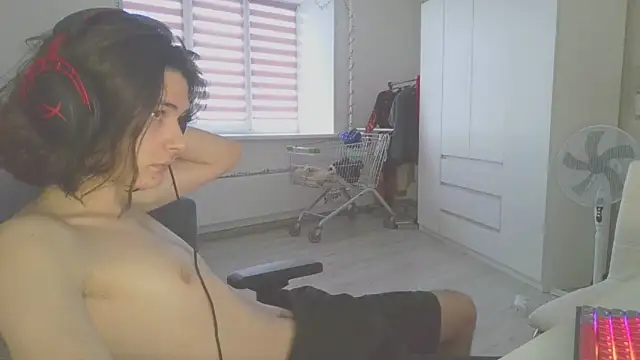 Snapshot of CandyChell chatting on 12.02.24 CandyChell online show from 12.02.24