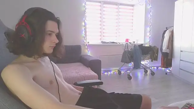 Snapshot of CandyChell chatting on 12.24.24 CandyChell online show from 12.24.24