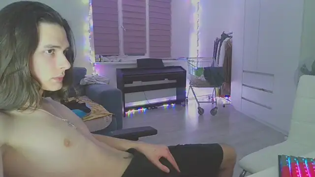 Snapshot of CandyChell chatting on 02.06.25 CandyChell online show from 02.06.25