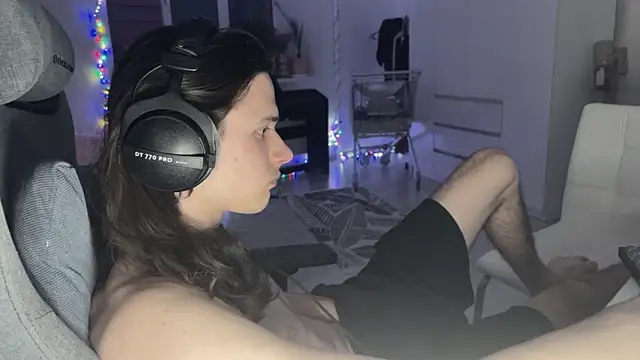 Snapshot of CandyChell chatting on 02.21.26 CandyChell online show from 02.21.26