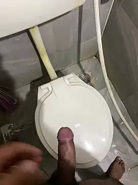 Snapshot of Rahuldhe22 chatting on 12.18.24 Rahuldhe22 online show from 12.18.24