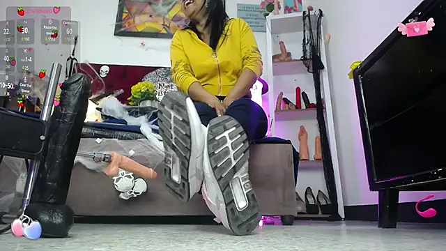 louise nails online show from 10.23.25