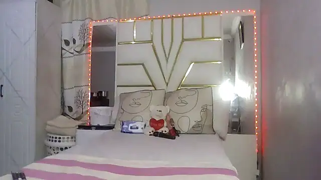 SexyyNana online show from 12.23.25