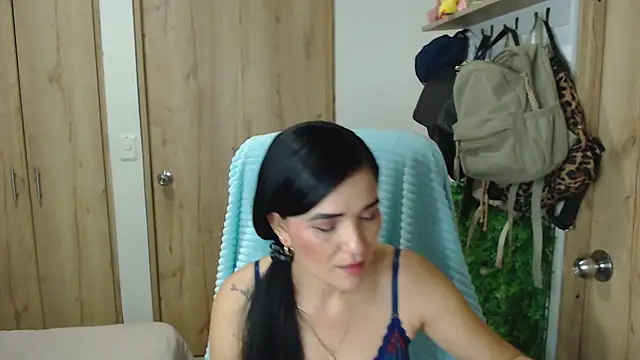 Neerea online show from 04.17.26