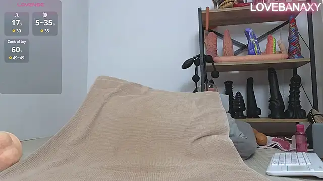 Love-Banaxy online show from 01.30.25