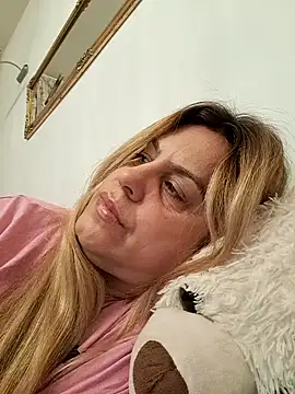 Snapshot of OliviaLewis chatting on 02.20.25 OliviaLewis online show from 02.20.25