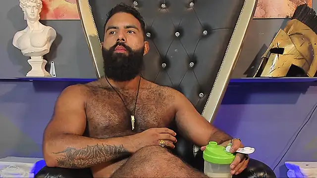 Snapshot of BeardAndrew chatting on 01.04.25 BeardAndrew online show from 01.04.25