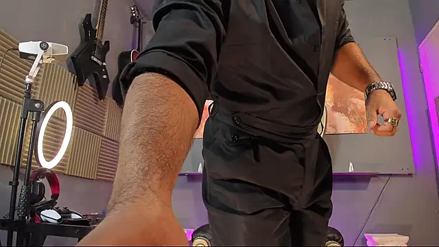 Snapshot of BeardAndrew chatting on 01.11.25 BeardAndrew online show from 01.11.25