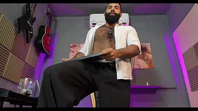 Snapshot of BeardAndrew chatting on 03.20.25 BeardAndrew online show from 03.20.25