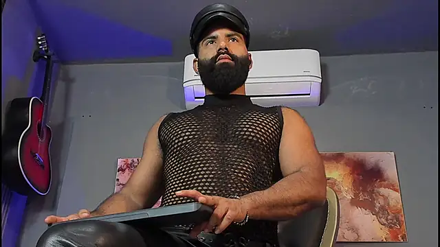 Snapshot of BeardAndrew chatting on 03.21.25 BeardAndrew online show from 03.21.25