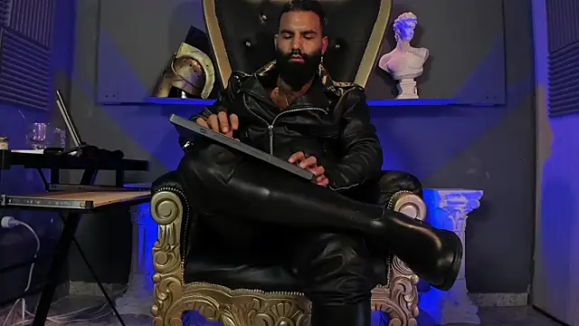 Snapshot of BeardAndrew chatting on 09.23.25 BeardAndrew online show from 09.23.25