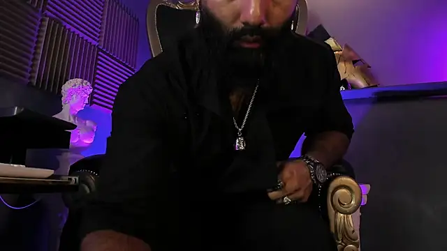 Snapshot of BeardAndrew chatting on 10.12.25 BeardAndrew online show from 10.12.25