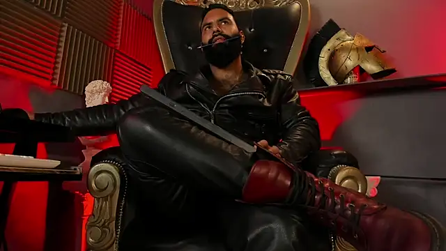 Snapshot of BeardAndrew chatting on 10.28.25 BeardAndrew online show from 10.28.25