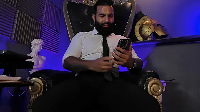 Snapshot of BeardAndrew chatting on 11.07.25 BeardAndrew online show from 11.07.25