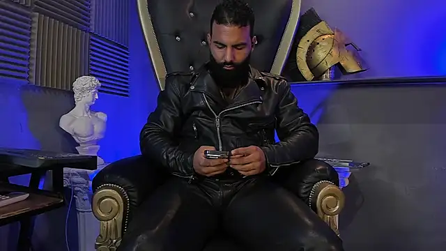 Snapshot of BeardAndrew chatting on 11.08.25 BeardAndrew online show from 11.08.25