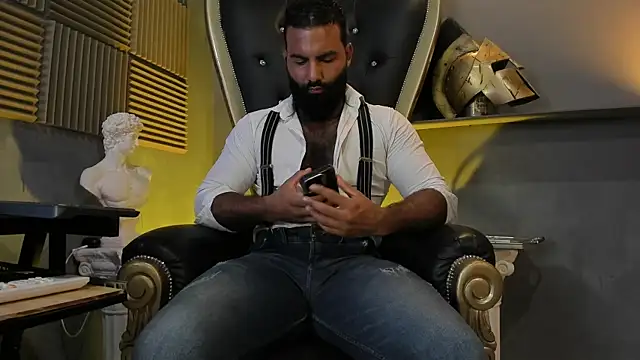 Snapshot of BeardAndrew chatting on 11.18.25 BeardAndrew online show from 11.18.25