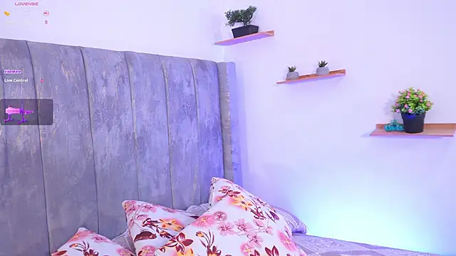 lara giraldo online show from 09.18.25