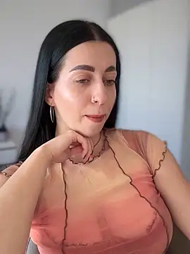 Emylia online show from 01.30.25