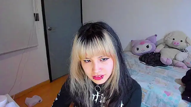 Akane-Mou online show from 12.12.24