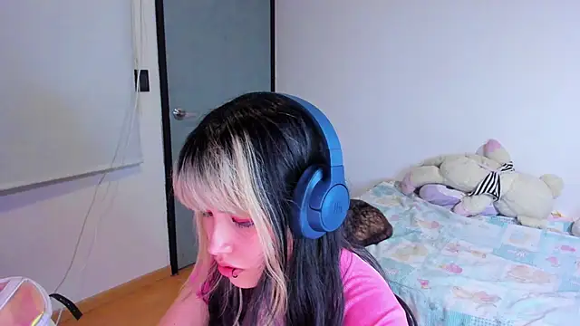 Akane-Mou online show from 12.17.24