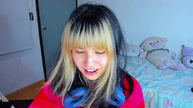 Akane-Mou online show from 12.24.24