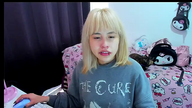 Akane-Mou online show from 12.14.25