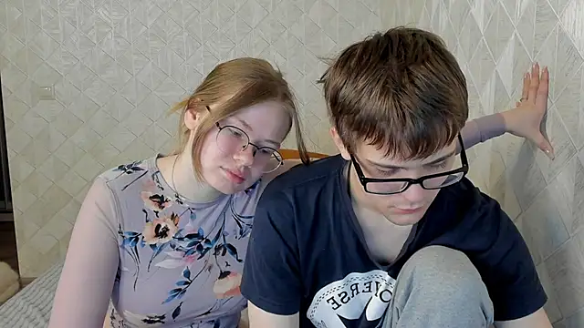 Snapshot of Tommy_and_Katie chatting on 12.12.24 Tommy and Katie online show from 12.12.24