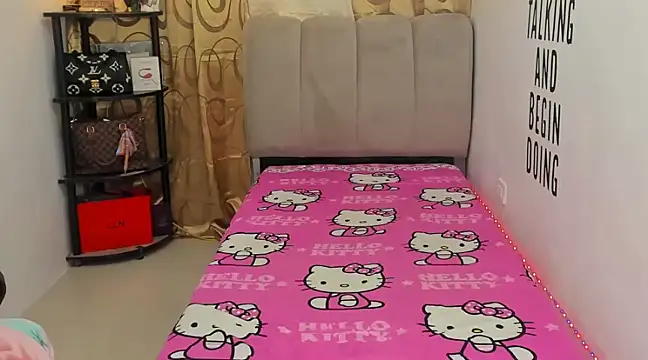 Snapshot of Trixie_Mattel21 chatting on 12.26.24 Trixie Mattel21 online show from 12.26.24