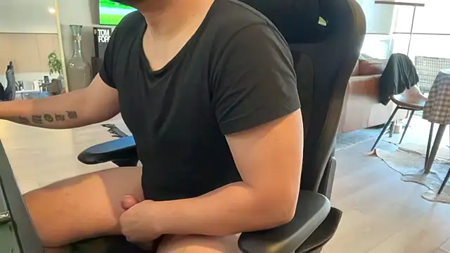 HungandThickLatin online show from 02.15.25