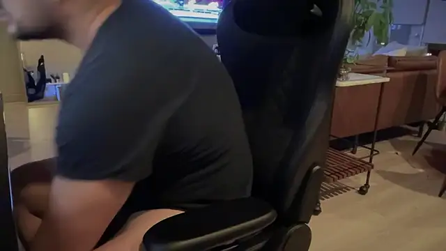 HungandThickLatin online show from 02.26.25