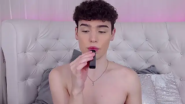 Snapshot of RobbyCharming chatting on 10.18.25 RobbyCharming online show from 10.18.25