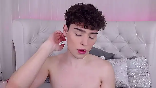 Snapshot of RobbyCharming chatting on 10.19.25 RobbyCharming online show from 10.19.25