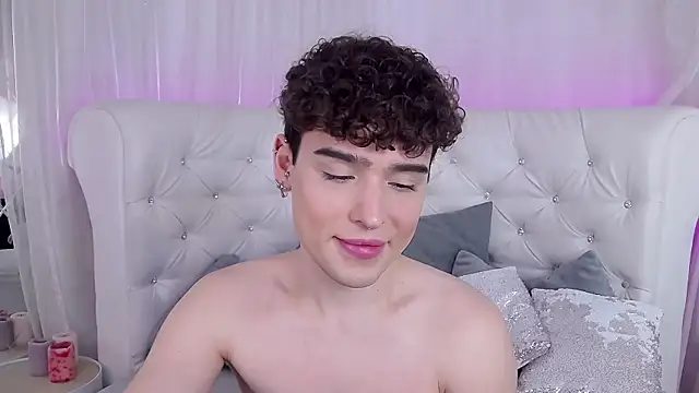 Snapshot of RobbyCharming chatting on 11.14.25 RobbyCharming online show from 11.14.25