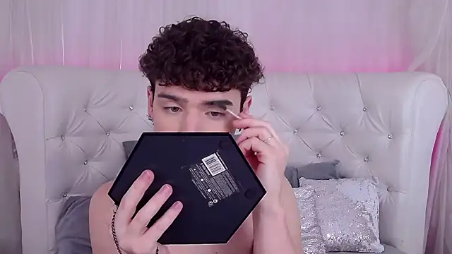 Snapshot of RobbyCharming chatting on 11.15.25 RobbyCharming online show from 11.15.25