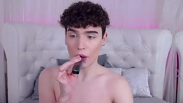 Snapshot of RobbyCharming chatting on 11.21.25 RobbyCharming online show from 11.21.25