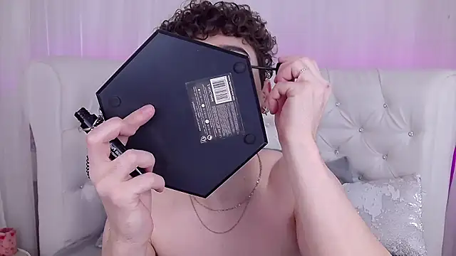 Snapshot of RobbyCharming chatting on 11.27.25 RobbyCharming online show from 11.27.25