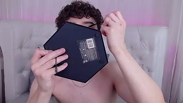 Snapshot of RobbyCharming chatting on 11.30.25 RobbyCharming online show from 11.30.25